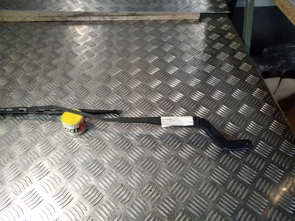 BRAS D'ESSUIE-GLACE AVANT RIGHT/RECHTS Citroën Saxo 2003 6429H1 - Photo 1/1