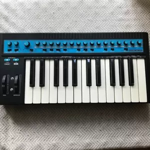 Novation Bass Station Keyboard Synthesizer - Picture 1 of 7