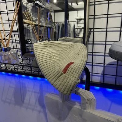 Gorro de lana de archivo vintage Prada Red Tab Linea Rossa Hype de lujo Foto 1 de 4