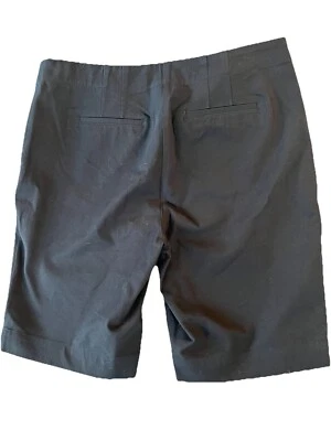 Pantalones Cortos Jill Para Mujer 12 Bermudas Negras Frente Plano Tiro Medio Clásicos Bolsillos con Abertura Foto 1 de 4