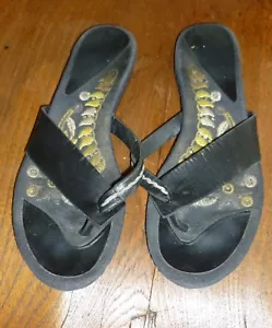 NINE WEST Black Leather SANDALS THONGS Embroidered foot-bed size 6M - Picture 1 of 4