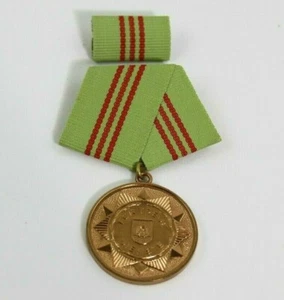 MEDALLA DE POLICÍA DDR DE ALEMANIA ORIENTAL 25 AÑOS - Imagen 1 de 9