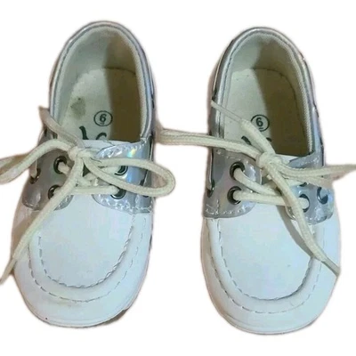 Lia 学步儿童 6c 码懒人鞋白色乐福鞋风格正装鞋男女通用懒人鞋 6k — 第 1/4 张图片