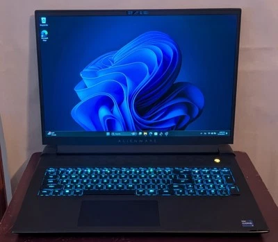 Portátil Alienware m18 r2 480Hz (Core i9-14900HX, SSD 64GB/4TB, RTX 4090, Mech KB) Foto 1 de 4