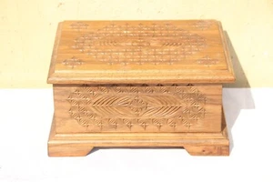 Hermoso Cajita Vintage Grabado Mano en Madera Sólido Nuez Excelente Factura - Bild 1 von 9