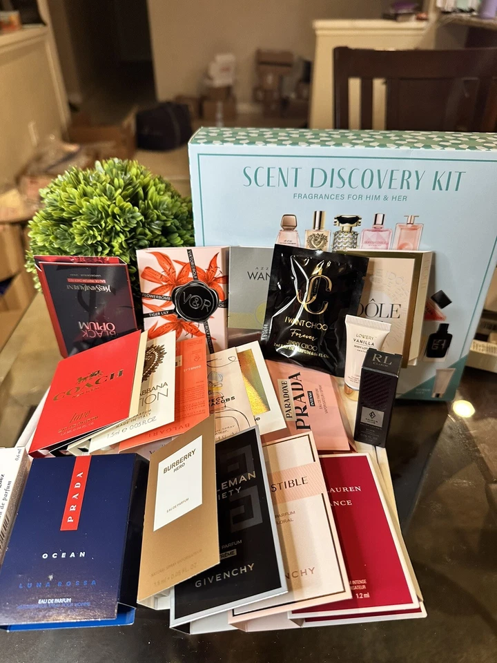 21 piezas Juego de muestreador de fragancia para él y ella. Foto 1 de 3