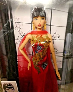 ANNA MAY WONG CHINESISCHE AMERIKANISCHE BARBIE SIGNATUR PUPPE EXQUSITE Neu im Karton - Bild 1 von 10