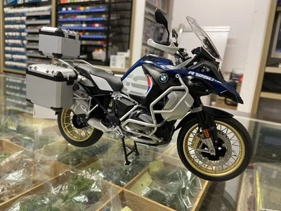 BMW R1250 GS ADV Kit Meng 1:9 Montato Versione HP - Immagine 1 di 4