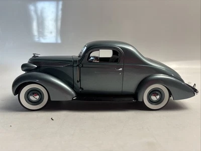 1937 STUDEBAKER DICTATOR COUPE 1:24 DIECAST  CAR  BY DANBURY MINT - Image 1 of 4