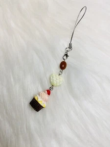Cupcake Phone charm Headphone Charm Heart Charm Birthday New Gift - Photo 1 sur 8