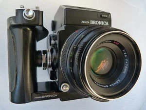 Bronica ETR-C, ZENZANON MC 75mm f/2.8 + AE-II Finder + Grip + 220Film Back.READ - Picture 1 of 12