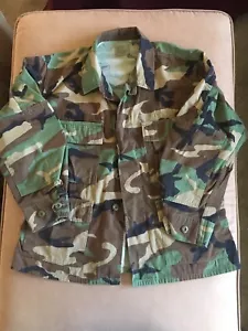 CHAQUETA DE CAMUFLAJE MILITAR DE EE. UU. Talla Mediana XX Corta - Imagen 1 de 6