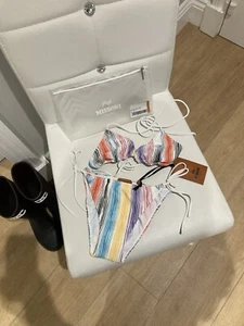 Nuevo con etiquetas Bikini Missoni de dos piezas con bolsa de transporte impermeable PVP £300 - Imagen 1 de 8