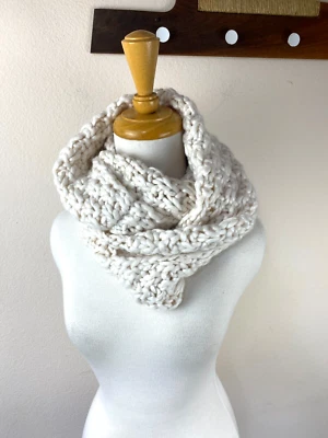 \Bufanda grande para mujer gruesa tejida suave rebote marfil círculo infinito Foto 1 de 4