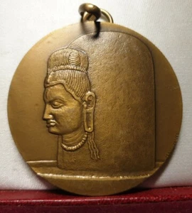 1979 FRENCH NEPAL 59mm BRONZE ART MEDAL KATHMANDU PENDANT  - Picture 1 of 2