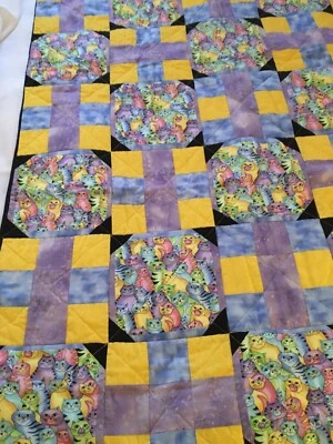 Manta acolchada hecha a mano multicolor para cuna de bebé pequeño gatito gatito gatos Foto 1 de 4