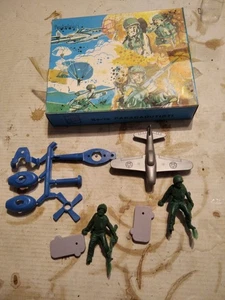 CRO- MADE IN ITALY ANNI'70-PARACADUTISTI - Foto 1 di 2