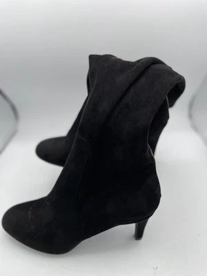 Bota hasta la rodilla BCBGeneration para mujer talla 10M negra gamuza cremallera trasera tacones de aguja Foto 1 de 4