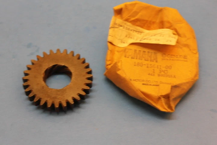 NOS Yamaha AS2C AT1 CS3 CT1 G6S HS1 Kick Gear (28T) #180-15641-00-00  - Image 1 of 4