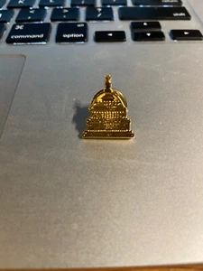 Vintage Hat Lapel Pin Washington D.C. The Capitol Building - Picture 1 of 1