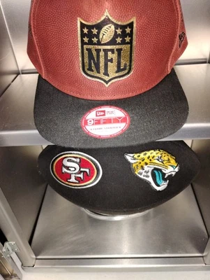 WILSON METAL LOCKER 49ERS VS JAGUARS 2013 LONDON FOOTBALL LMTD SOMBRERO NFL NUEVA ERA Foto 1 de 4