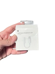 OEM Apple Lightning to Headphone 3.5mm Jack Adapter - White MMX62AM/A - Photo 1 sur 6
