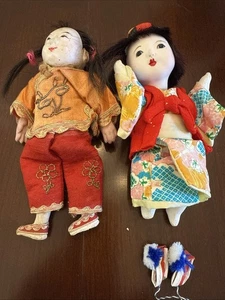 2 muñecas antiguas orientales de 6 pulgadas de alto - Imagen 1 de 5