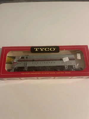 Tyco HO Scale Burlington F9 Diesel Locomotive – Silver & Red – Vintage Model - Image 1 of 2