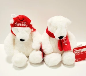 2 - Coca Cola Eisbär 6 Zoll Plüsch Stofftier Schal Beanie Schlitten Winter Weihnachten - Bild 1 von 6