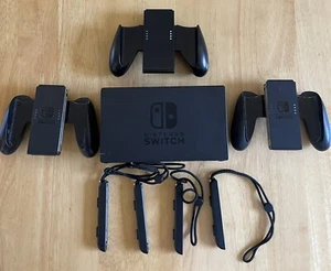 Nintendo Switch Dock Joy Con Controller Excellent Condition Bundle - Picture 1 of 1