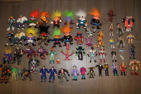 VINTAGE 90s ACTION FIGURES BATTLE TROLLS JURASSIC PARK EARTHWORM JIM THUNDERCATS Cover