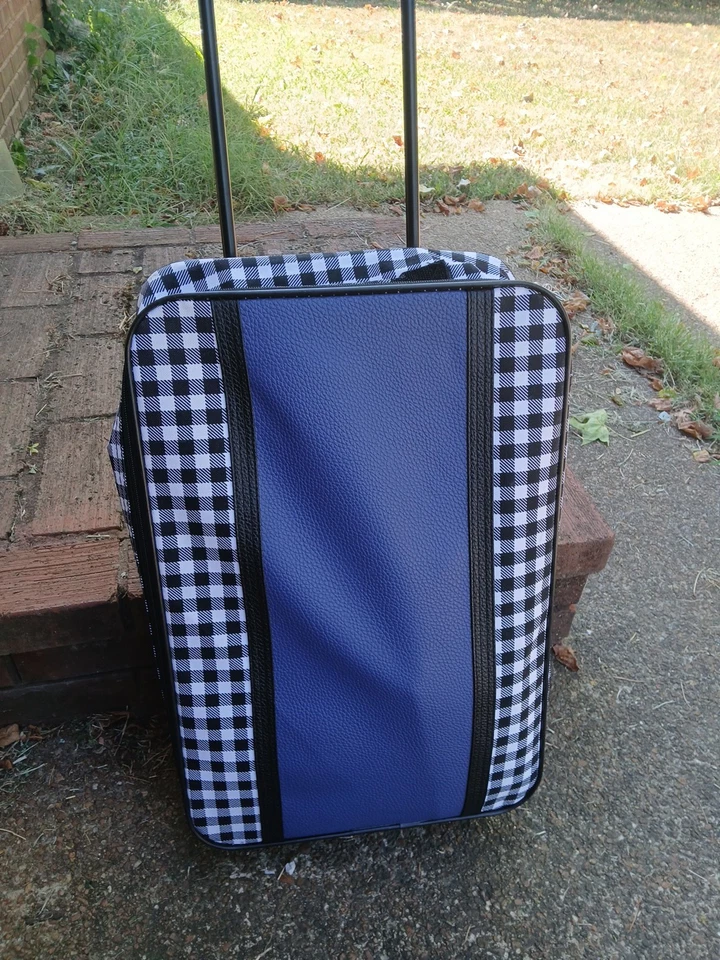 女式黑色、蓝色和白色行李箱 — 第 1/1 张图片