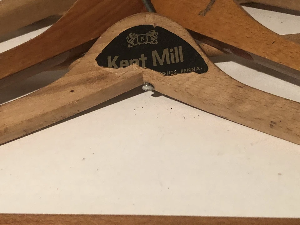 4 perchas vintage para abrigos y pantalones de madera 1 Kent Mill Foto 1 de 4