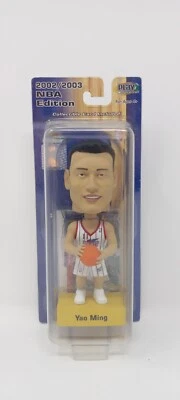 2002-03 Upper Deck Playmakers 姚明摇头和新秀卡全新 NBA 版 — 第 1/2 张图片