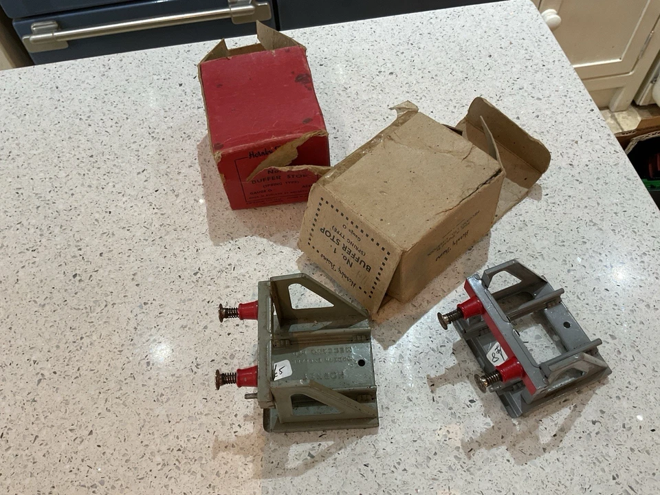 Hornby Spur O Blech Puffer Stop Lot X2 verpackt - Bild 1 von 1