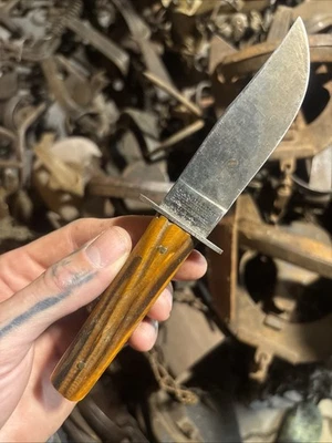 Cuchillo de 4 líneas hoja espada Camillus vintage y funda original Foto 1 de 4