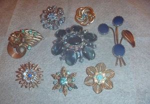 Vintage Lot of 8 Blue Stone Brooches. (1) Blessed Mother - Picture 1 of 16