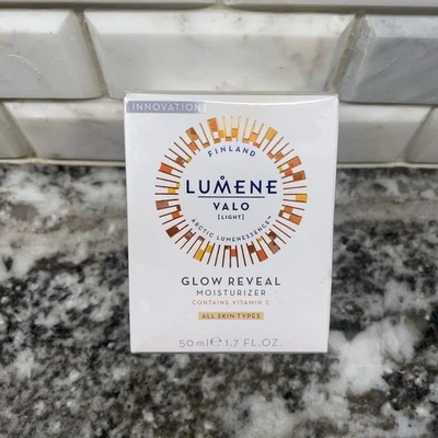 NUEVO Crema hidratante facial Lumene Valo Light Glow Reveal Innovation 1,7 oz 50 ml Foto 1 de 4