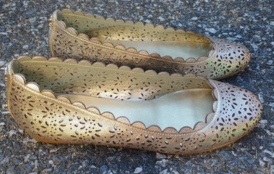 Metálico Dorado COACH Carsin Recorte Floral Patrón Ballet Pisos 6 Bordes Festoneados Foto 1 de 4