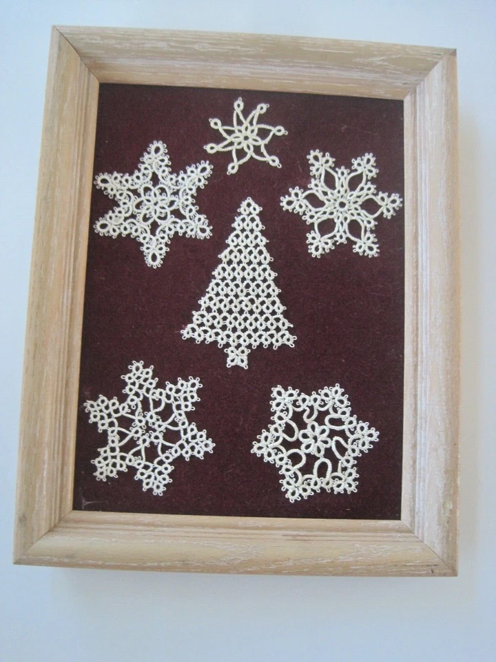 Árbol de Navidad de copos de nieve tatuados en marco antiguo 14" x 11" Foto 1 de 4