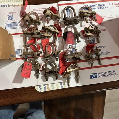 Abrazadera de puesta a tierra de alta resistencia Thomas &betts #3902 cantidad 15 Foto 1 de 2