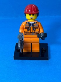 LEGO City Fig #cty0666 - Female Construction Worker - Light Scratches/No Cracks