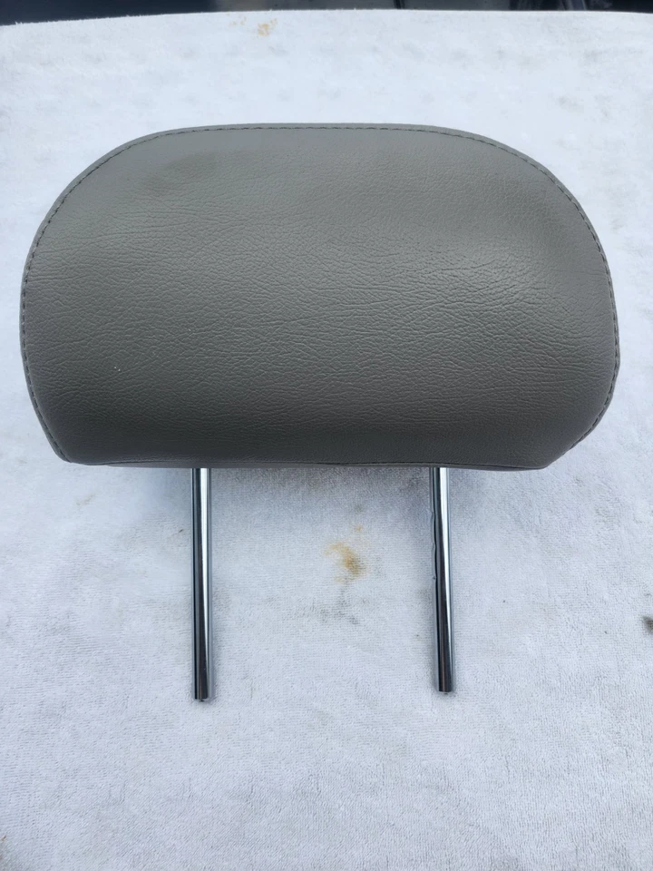 Encosto de cabeça de couro cinza esquerdo ou direito Toyota Highlander SEGUNDA FILA EXTERIOR 2008-2013 - Imagem 1 de 4