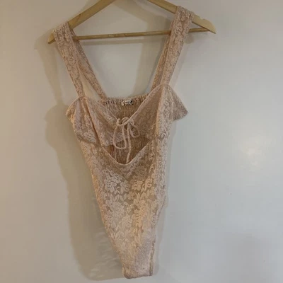 Body FREE PEOPLE ÍNTIMATELY FP Strike A Pose Talla M Encaje Polvo Melocotón Nuevo con Etiquetas Foto 1 de 4
