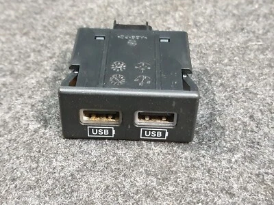 Dodge Durango 2017 puerto USB 68253158AA conexión Foto 1 de 3