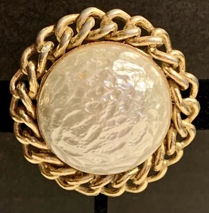 Sarah Coventry Baroque Goddess Faux Pearl Round Brooch 2” Gold Tone Vintage - Picture 1 of 10