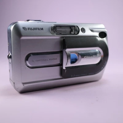 Fujifilm Digital Camera FinePix A330 3.2MP Silver Tested - Image 1 of 4