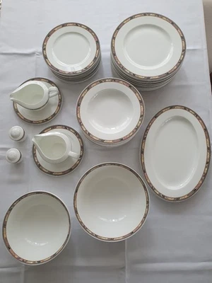 schickes Essgeschirr für 11/12 Personen mit Zubehör Leonard von Hutschenreuther - Bild 1 von 4
