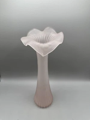 Jarrón Jack In The Pulpit acanalado rosa esmerilado vidrio satinado vintage Foto 1 de 4