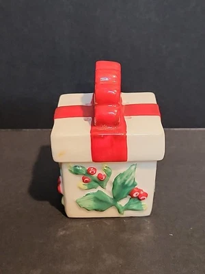 PFALTZGRAFF WINTERBERRY Collection Mini Salt And Pepper Shaker  - Image 1 of 4